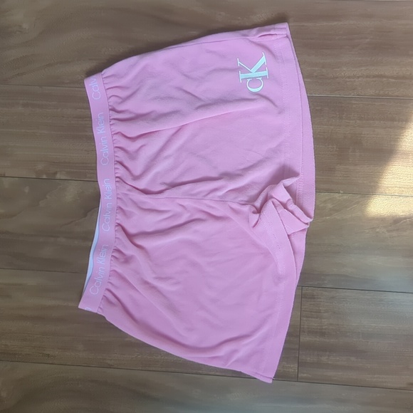 Pair of Calvin Klein sleep shorts for girls - Picture 2 of 7